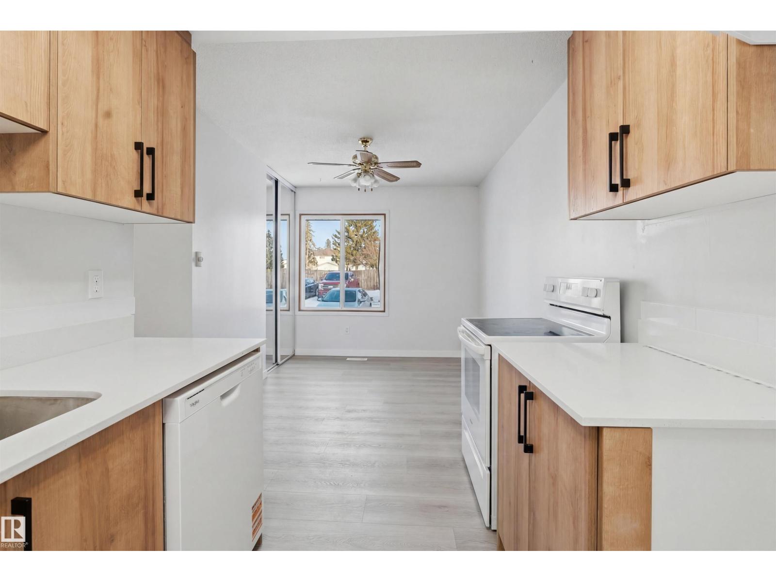 #b4 1 Garden Grove Gv Nw, Edmonton, Alberta  T6J 2L3 - Photo 13 - E4476143