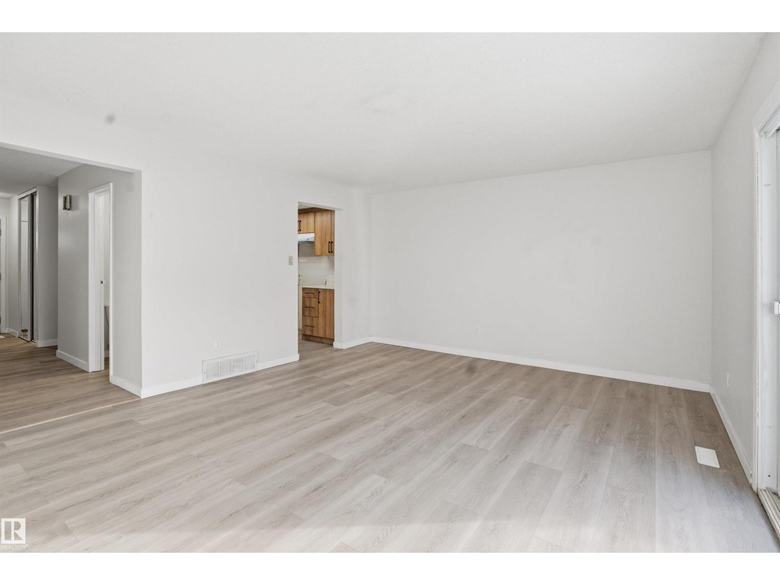 #b4 1 Garden Grove Gv Nw, Edmonton, Alberta  T6J 2L3 - Photo 9 - E4476143