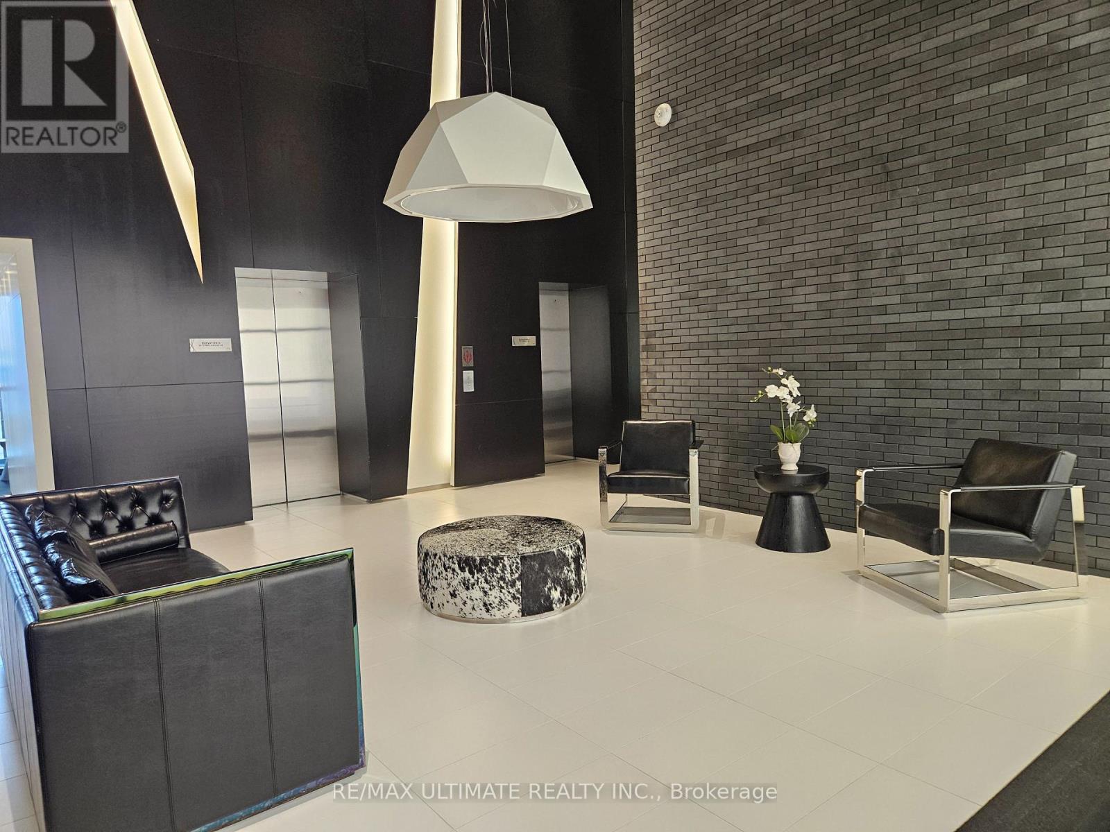 1705 - 125 Peter Street, Toronto (Waterfront Communities), Ontario  M5V 0M2 - Photo 24 - C12852138