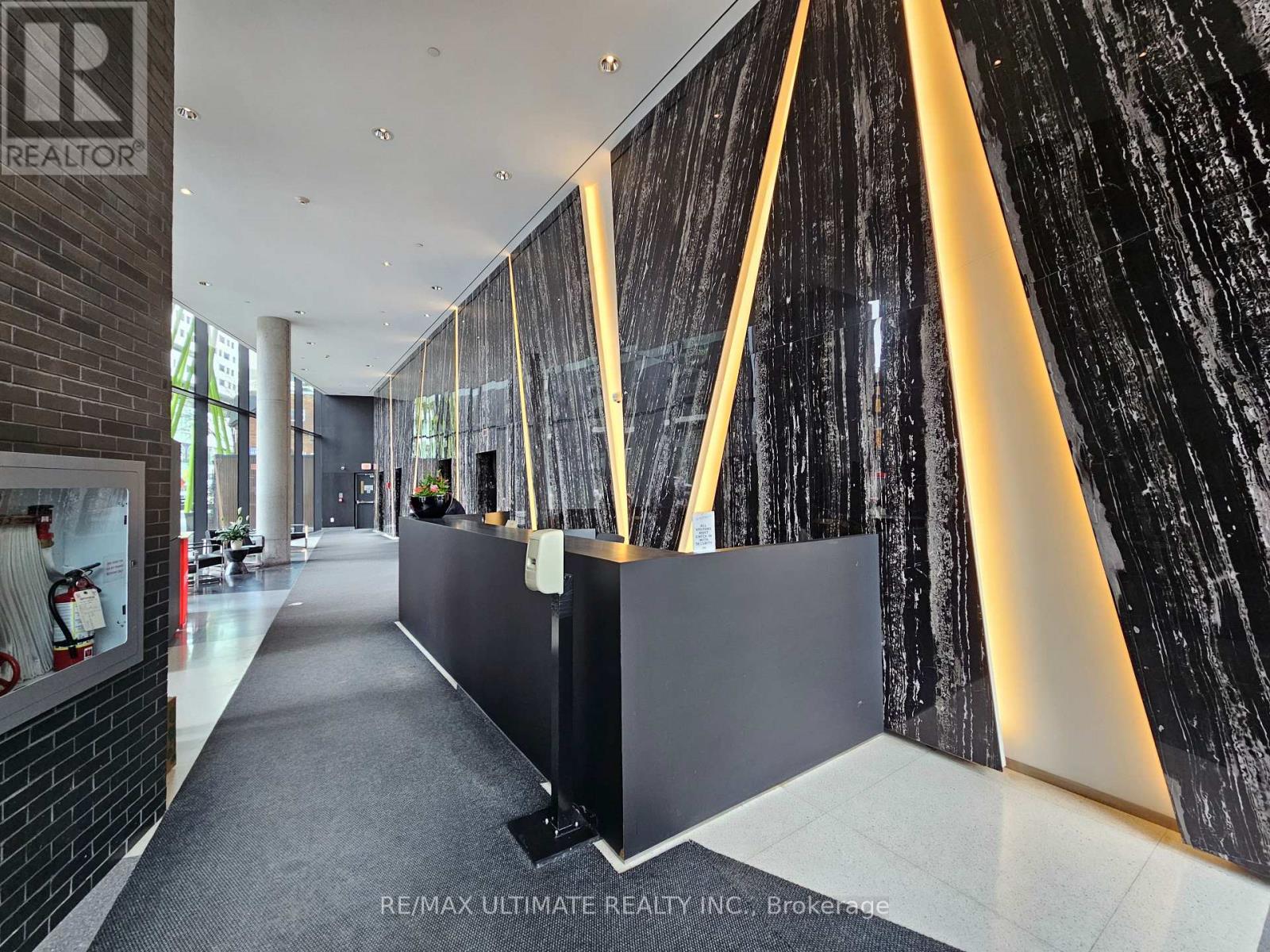 1705 - 125 Peter Street, Toronto (Waterfront Communities), Ontario  M5V 0M2 - Photo 4 - C12852138