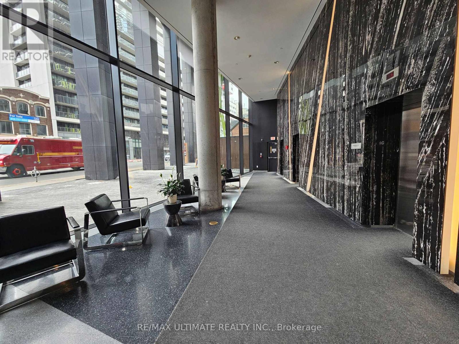 1705 - 125 Peter Street, Toronto (Waterfront Communities), Ontario  M5V 0M2 - Photo 5 - C12852138