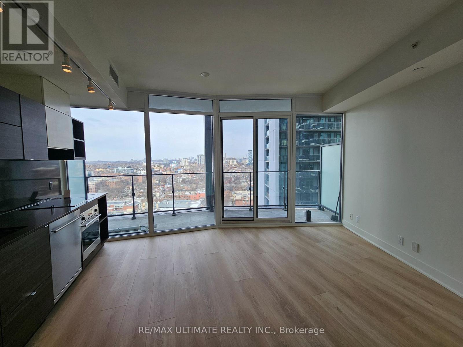 1705 - 125 Peter Street, Toronto (Waterfront Communities), Ontario  M5V 0M2 - Photo 6 - C12852138