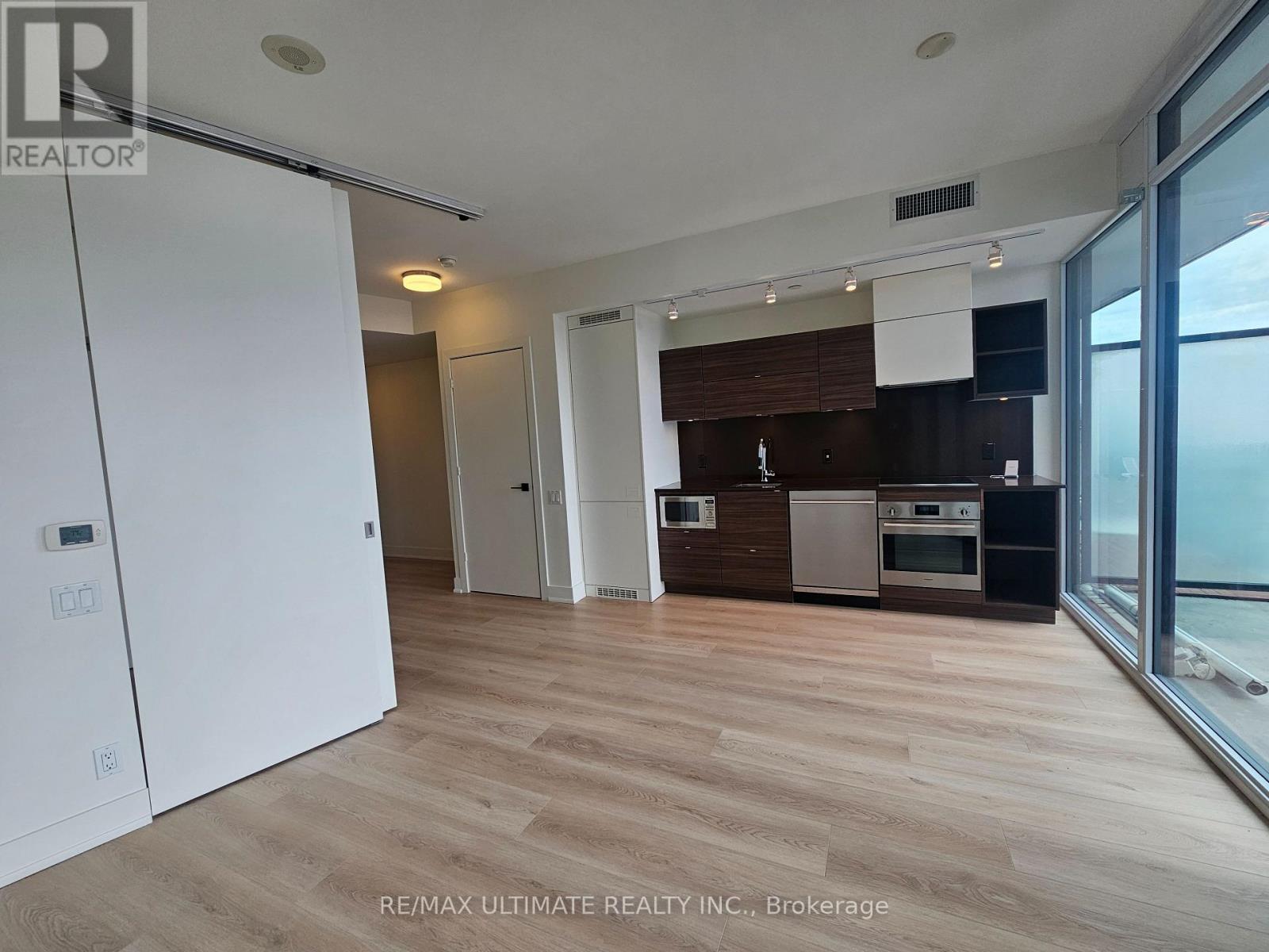 1705 - 125 Peter Street, Toronto (Waterfront Communities), Ontario  M5V 0M2 - Photo 8 - C12852138