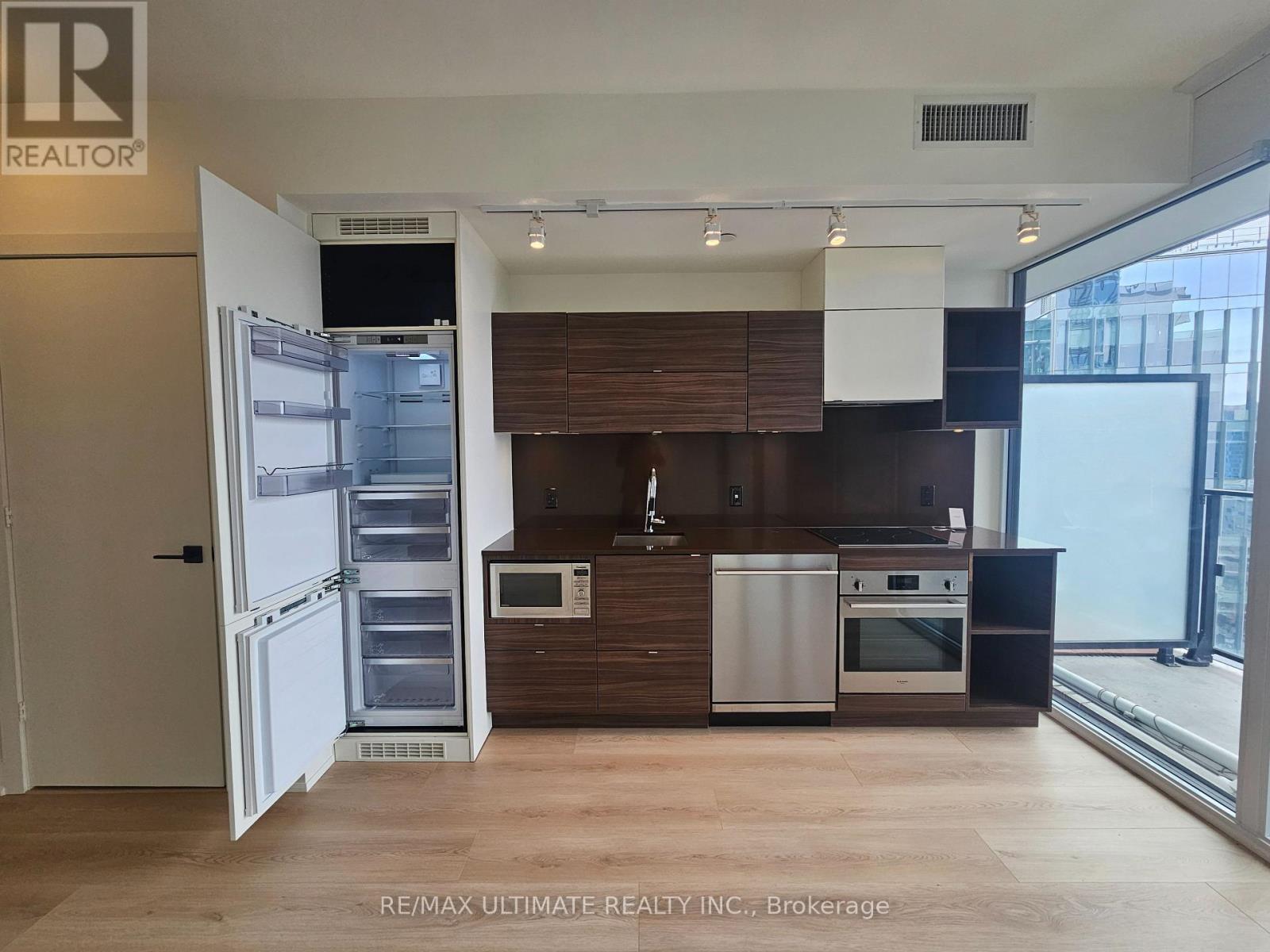 1705 - 125 Peter Street, Toronto (Waterfront Communities), Ontario  M5V 0M2 - Photo 9 - C12852138