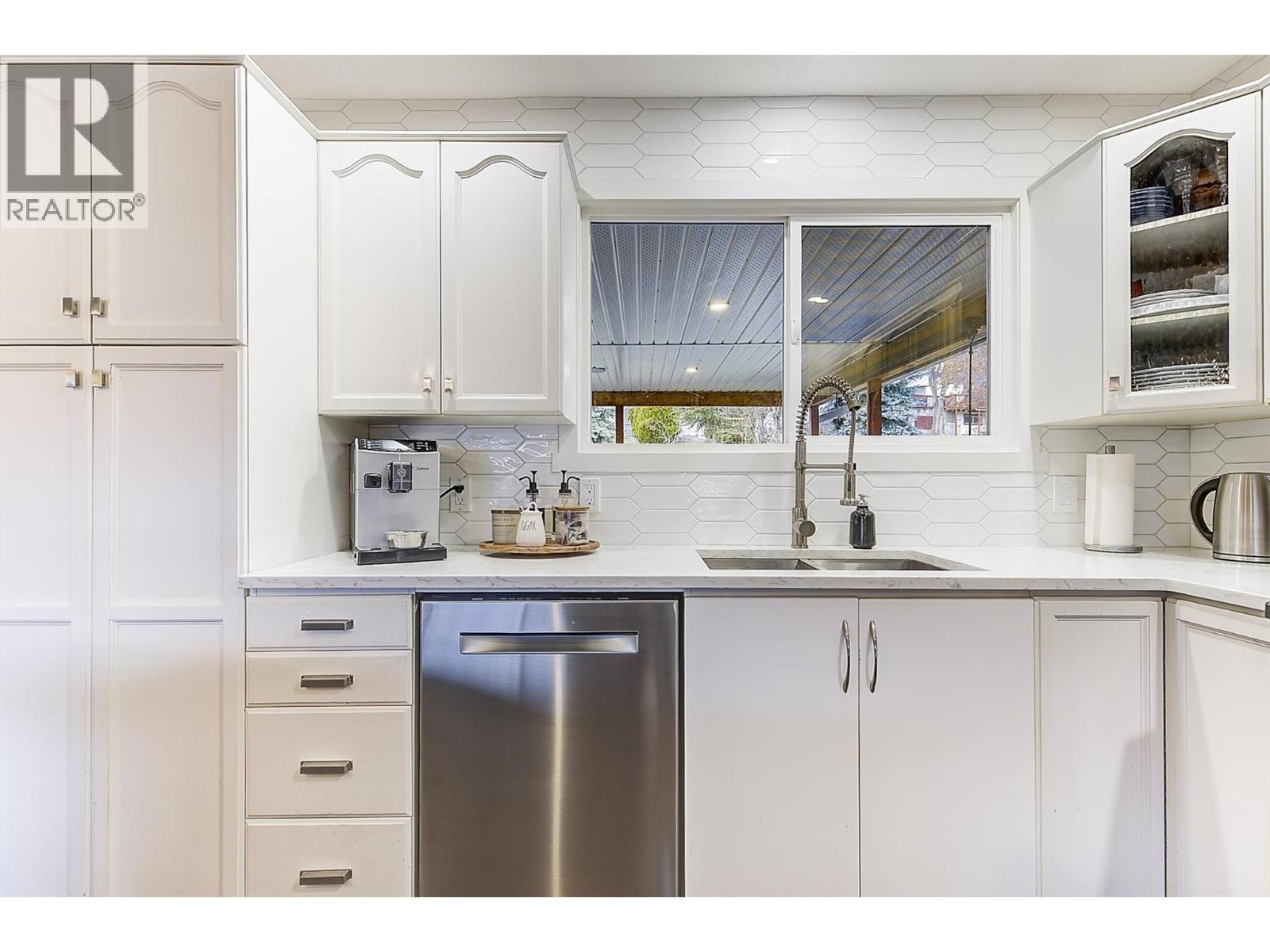 1832 Golbeck Court, Kelowna, British Columbia  V1P 1L7 - Photo 8 - 10377598