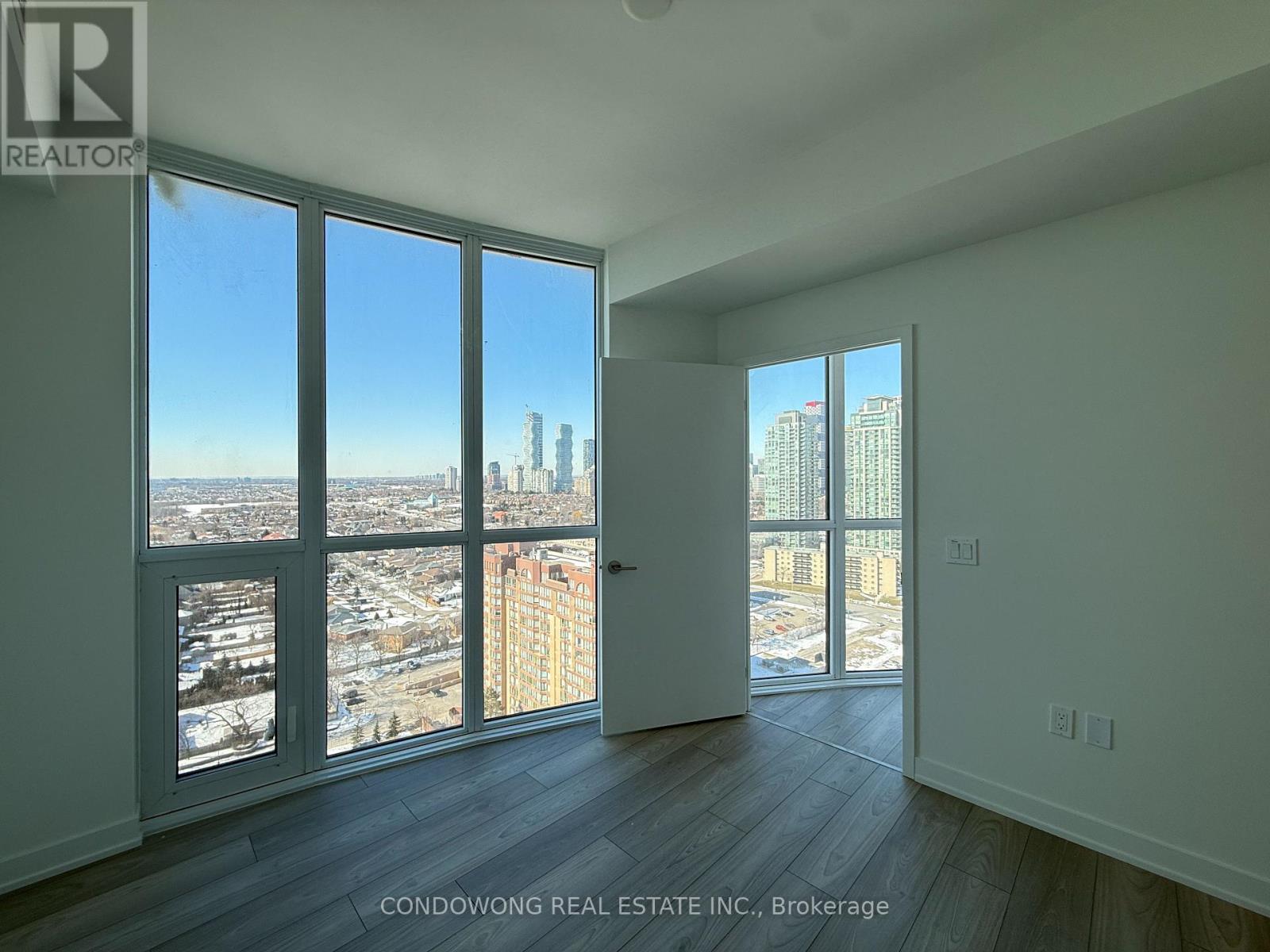 2109 - 1 Fairview Road E, Mississauga, Ontario  L5A 0B4 - Photo 4 - W12852096