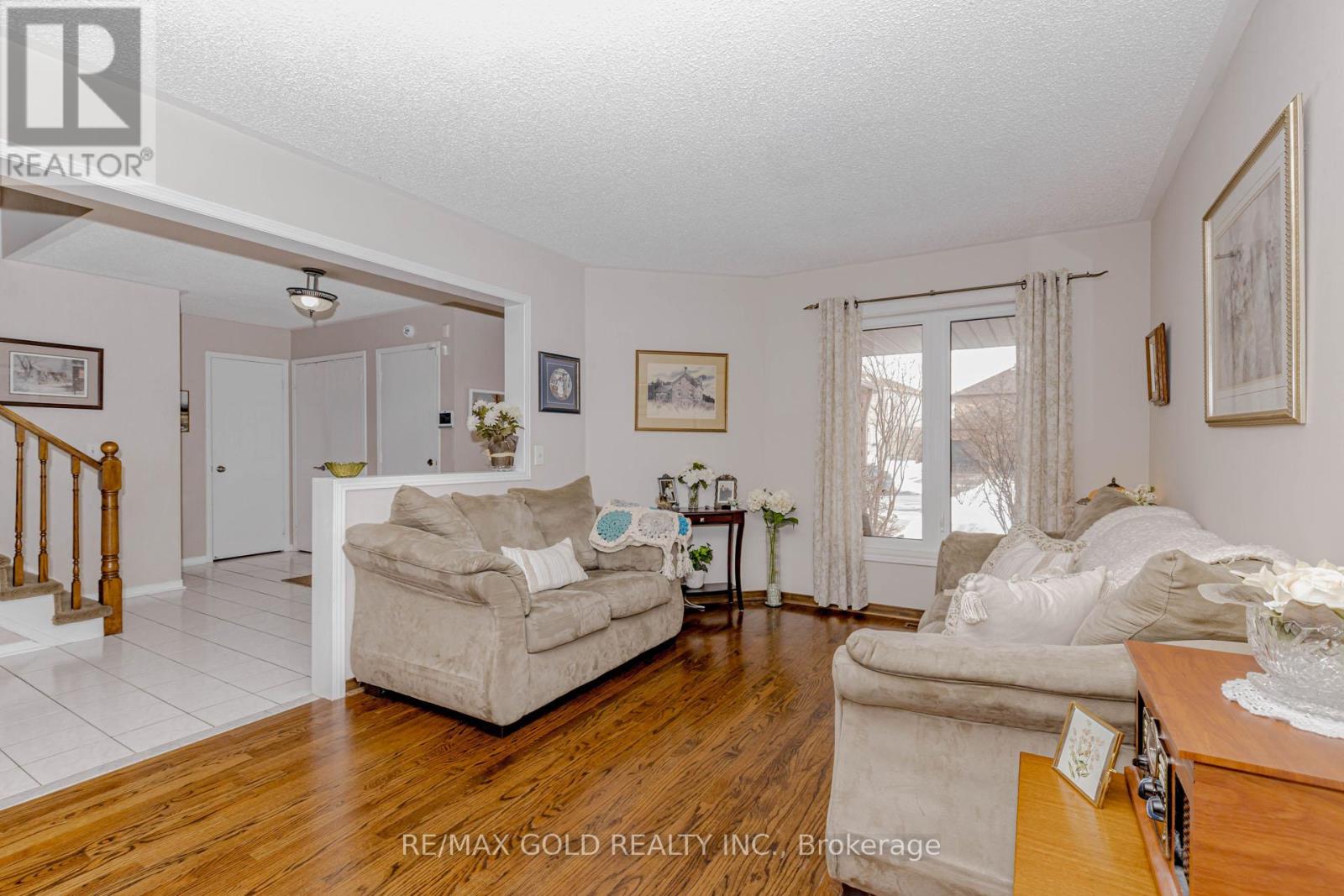 90 Newdale Place, Brampton (Westgate), Ontario  L6S 5Z2 - Photo 12 - W12852114