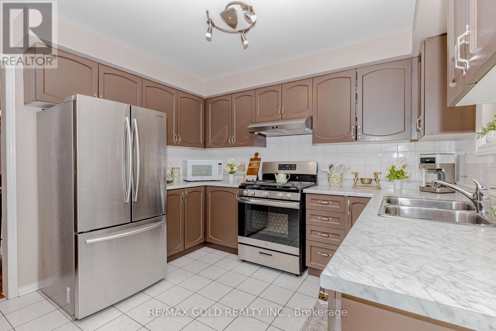 90 Newdale Place, Brampton (Westgate), Ontario  L6S 5Z2 - Photo 19 - W12852114