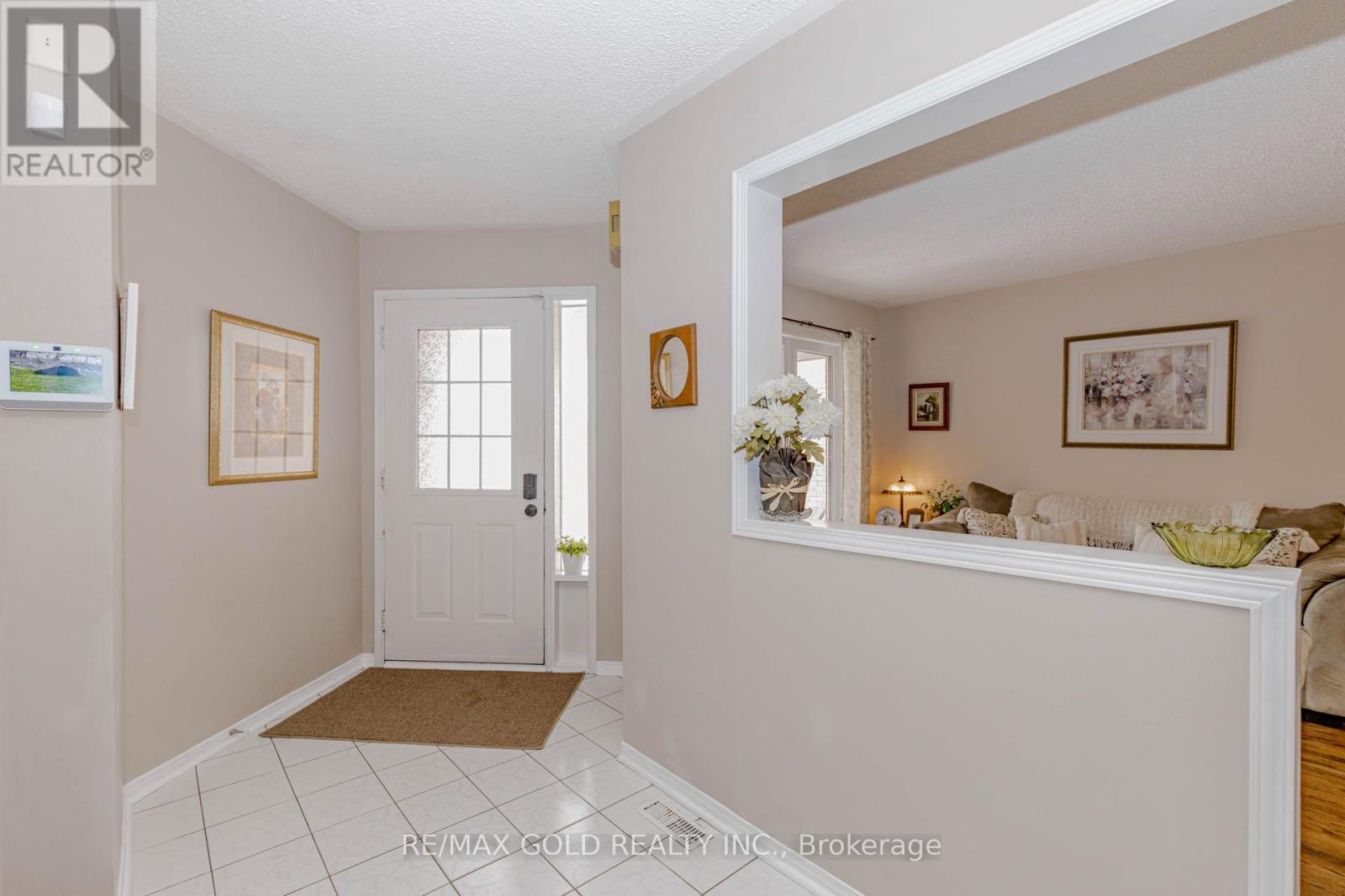 90 Newdale Place, Brampton (Westgate), Ontario  L6S 5Z2 - Photo 7 - W12852114