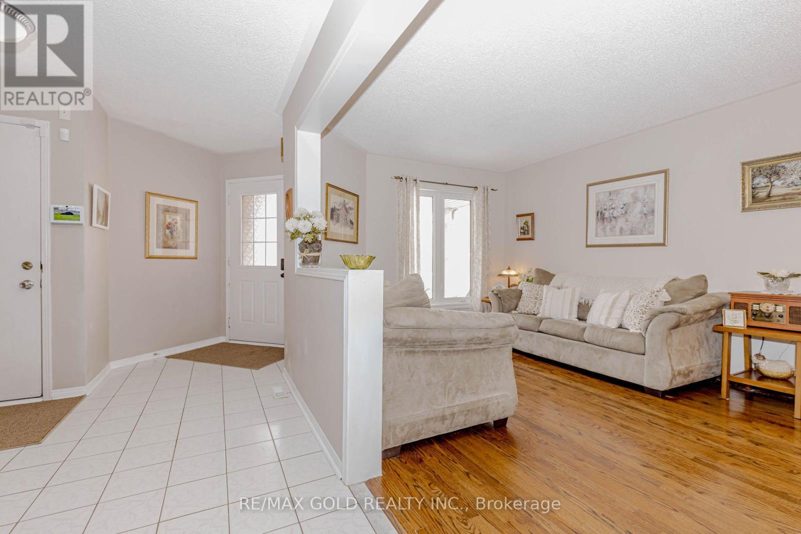 90 Newdale Place, Brampton (Westgate), Ontario  L6S 5Z2 - Photo 9 - W12852114