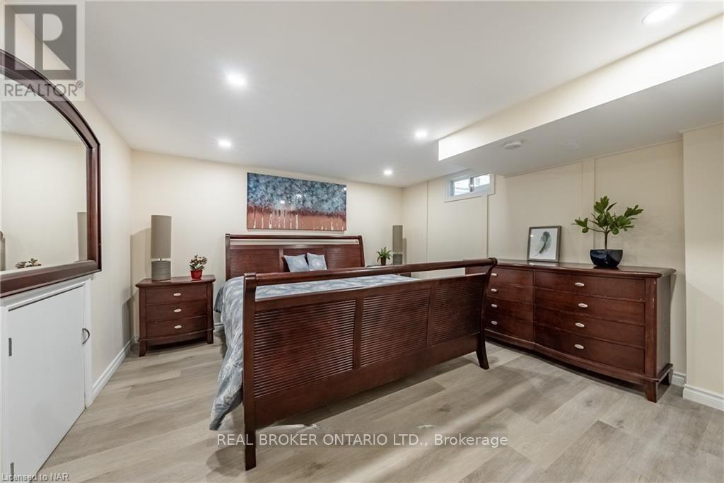 Lower - 9 The Pinery, St. Catharines, Ontario  L2M 6M5 - Photo 2 - X12852098