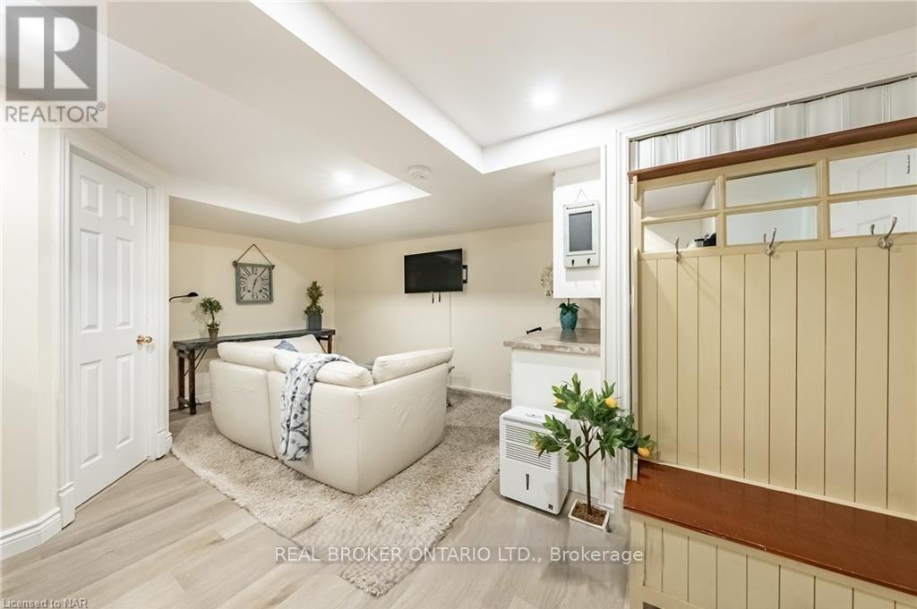 Lower - 9 The Pinery, St. Catharines, Ontario  L2M 6M5 - Photo 4 - X12852098