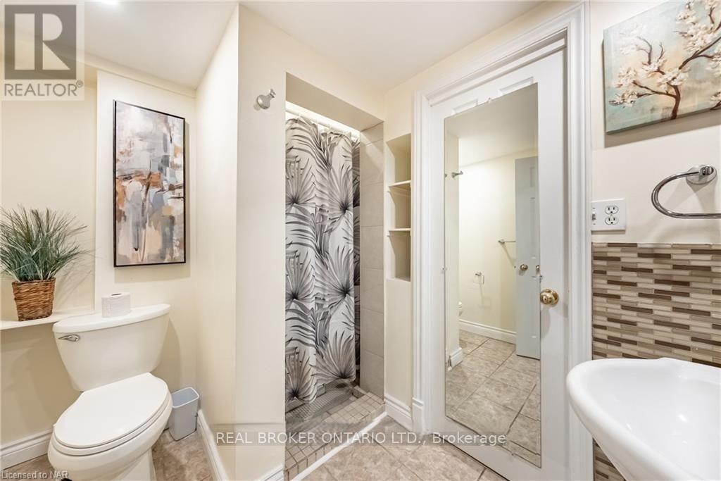 Lower - 9 The Pinery, St. Catharines, Ontario  L2M 6M5 - Photo 6 - X12852098