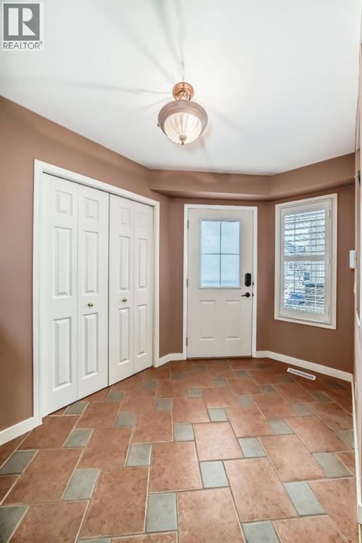 88 Hidden Hills Way Nw, Calgary, Alberta  T3A 5Y3 - Photo 4 - A2290298