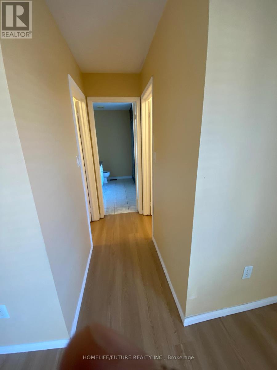 Main & 2nd - 4 Muskox Drive, Toronto (Rouge), Ontario  M1B 6E9 - Photo 3 - E12790380