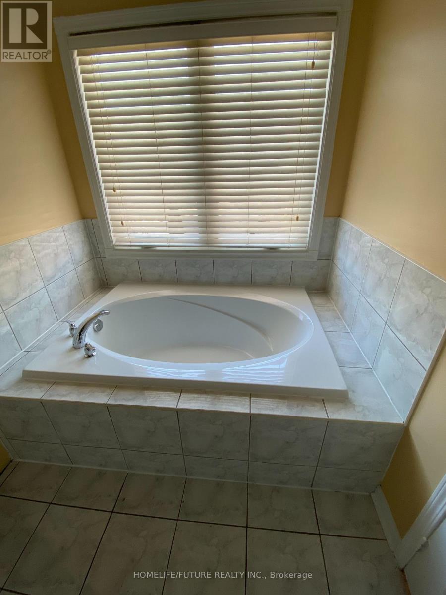 Main & 2nd - 4 Muskox Drive, Toronto (Rouge), Ontario  M1B 6E9 - Photo 10 - E12790380