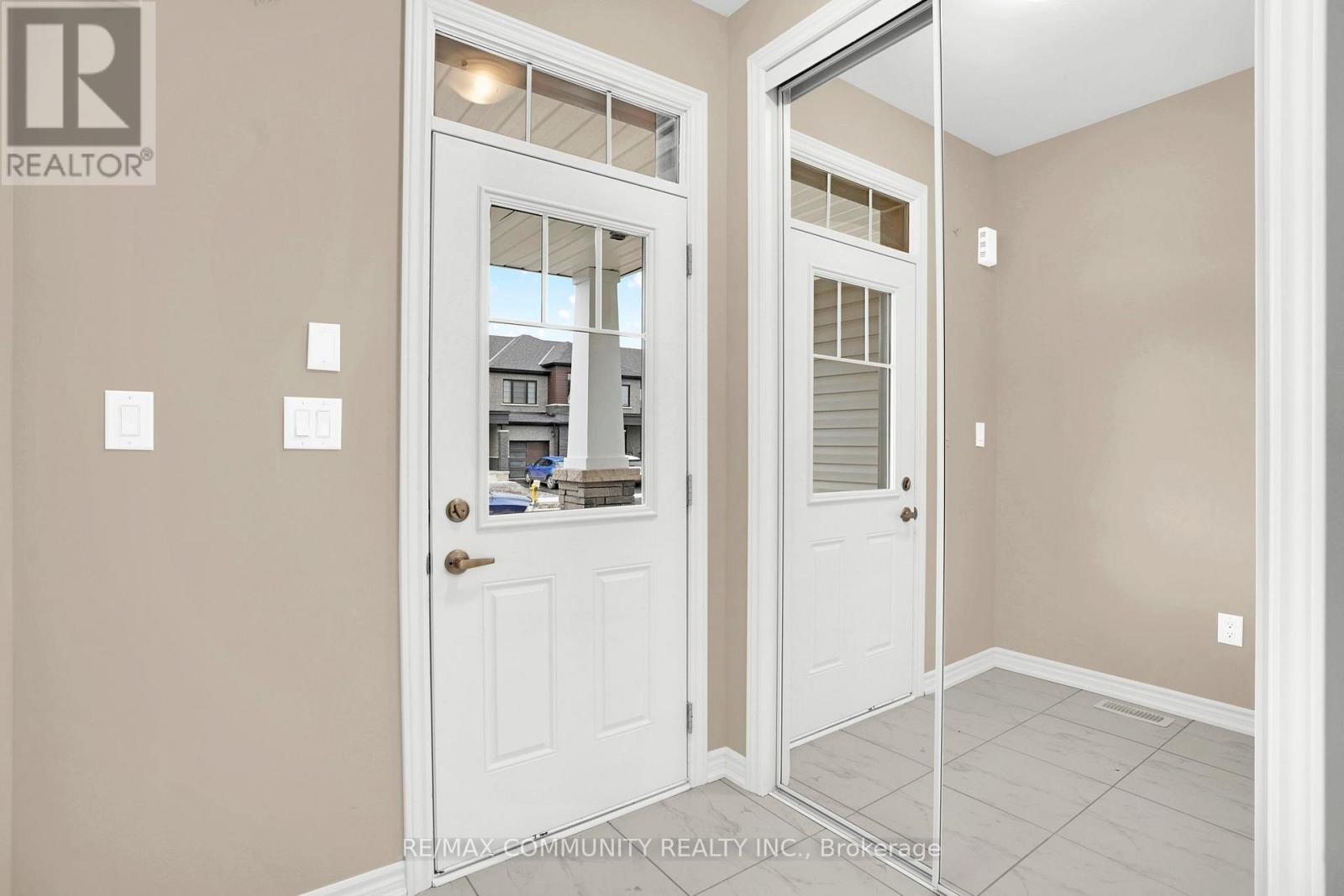 42 Sun Haven Lane, Thorold, Ontario  L2V 0K7 - Photo 2 - X12851970