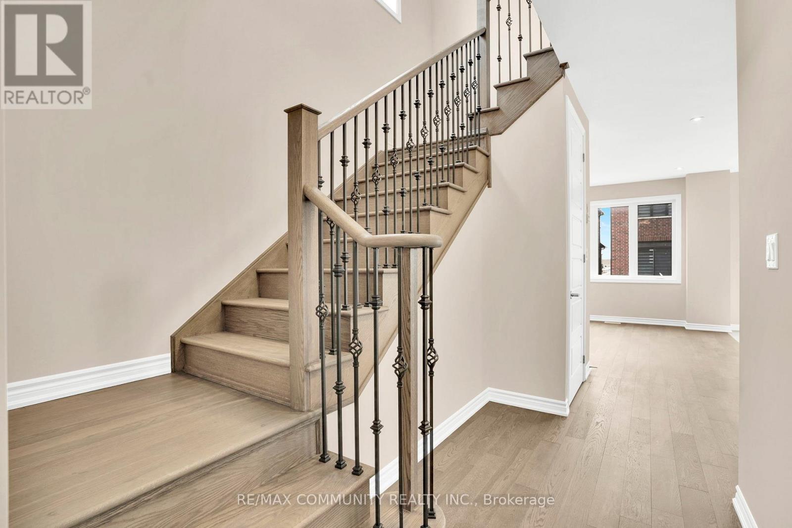 42 Sun Haven Lane, Thorold, Ontario  L2V 0K7 - Photo 4 - X12851970