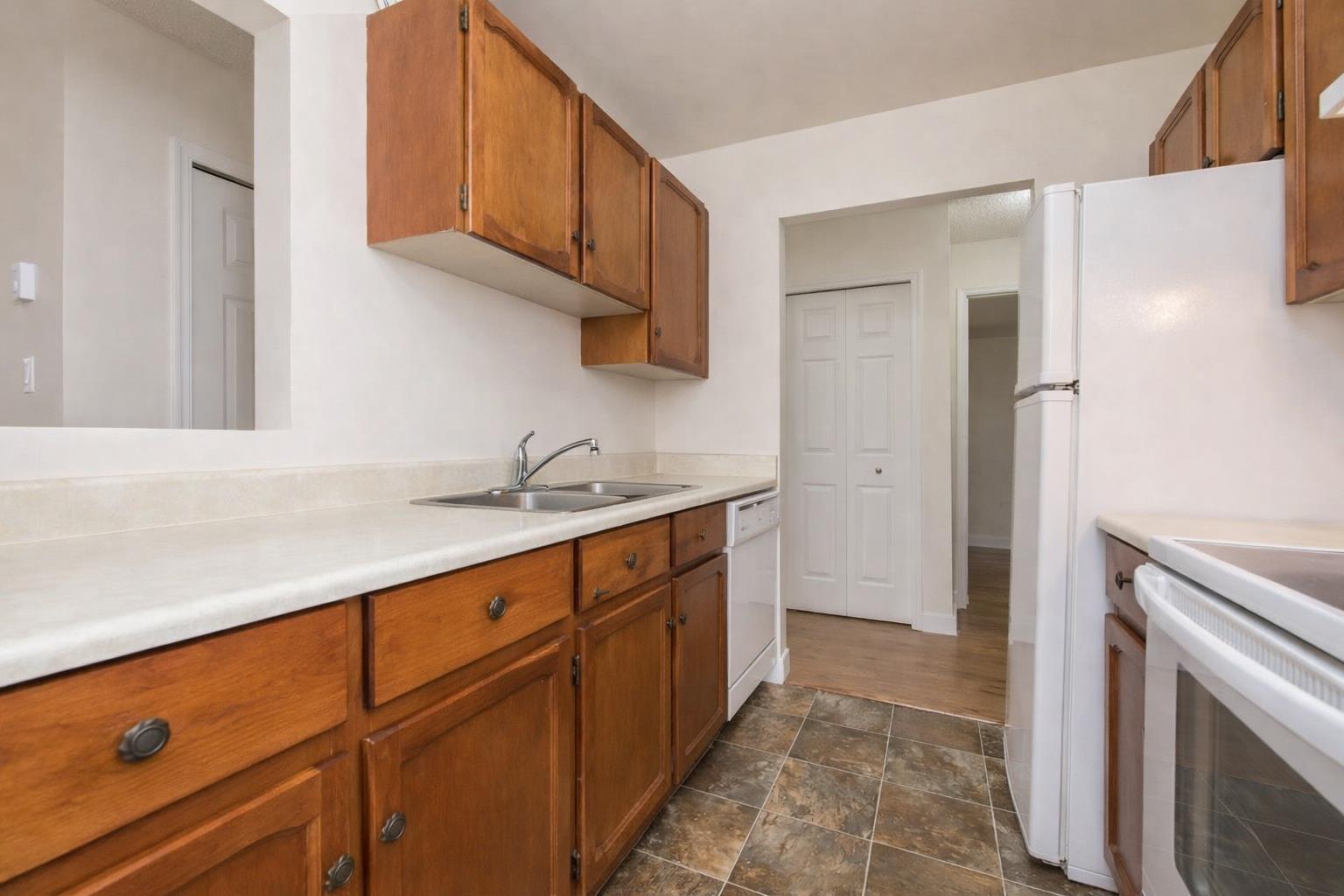 107 32950 Amicus Place, Abbotsford, British Columbia  V2S 6G9 - Photo 2 - R3086400