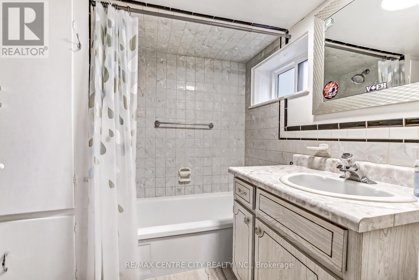 92 Forest Avenue, St. Thomas, Ontario  N5R 2J5 - Photo 17 - X12852164