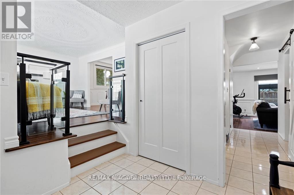 49 Royal Oak Drive, St. Catharines, Ontario  L2N 6K4 - Photo 3 - X12852152