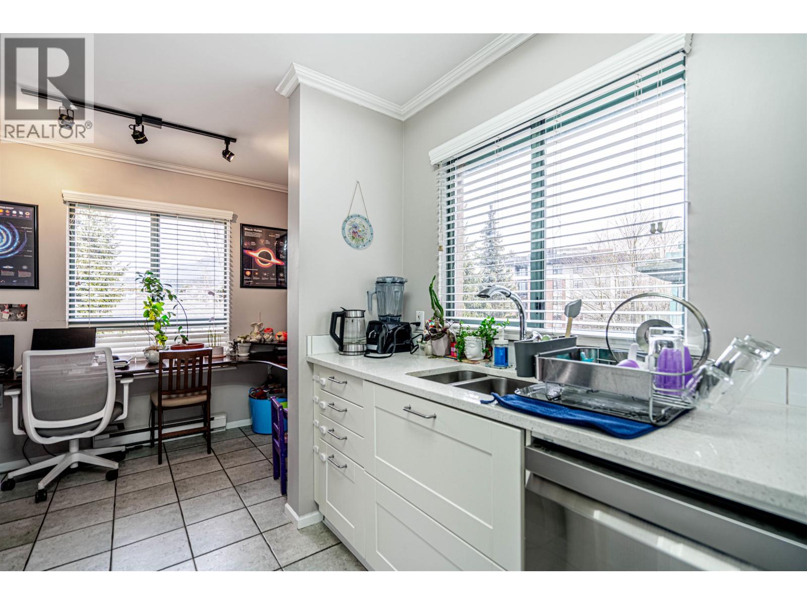 P02 223 Mountain Highway, North Vancouver, British Columbia  V7J 3V3 - Photo 5 - R3096811