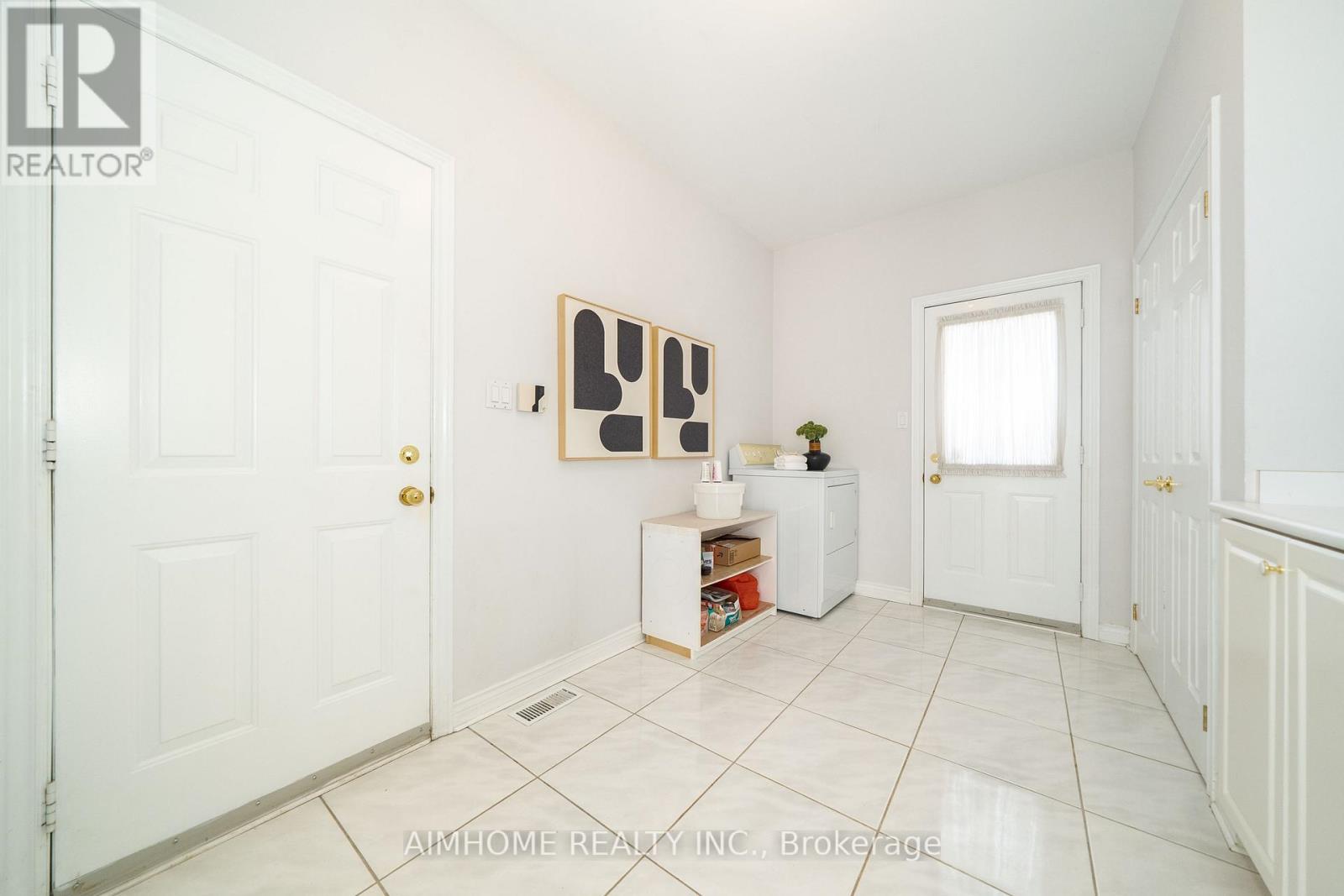 92 Springbrook Drive, Richmond Hill (Langstaff), Ontario  L4B 3P9 - Photo 15 - N12852196