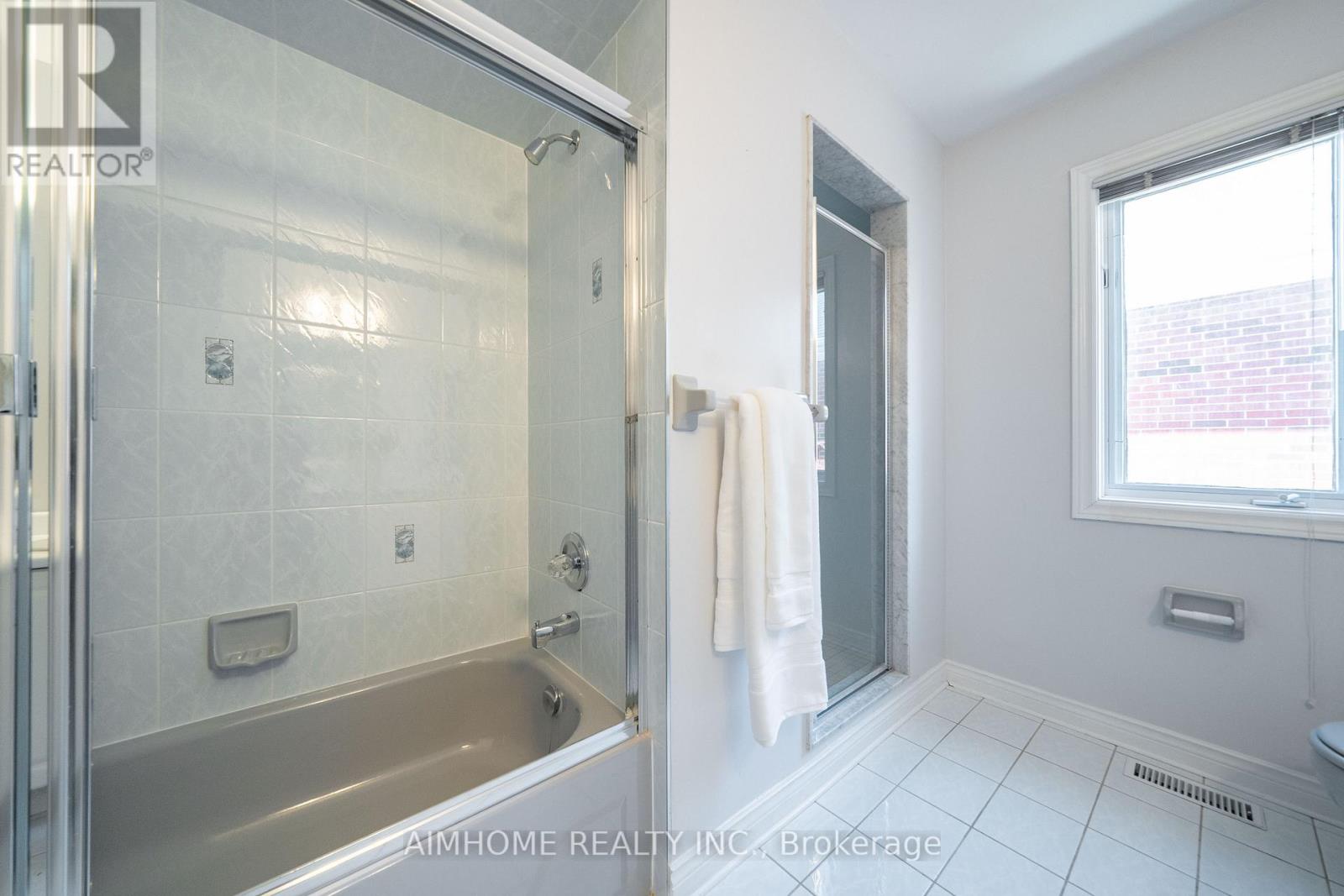 92 Springbrook Drive, Richmond Hill (Langstaff), Ontario  L4B 3P9 - Photo 27 - N12852196