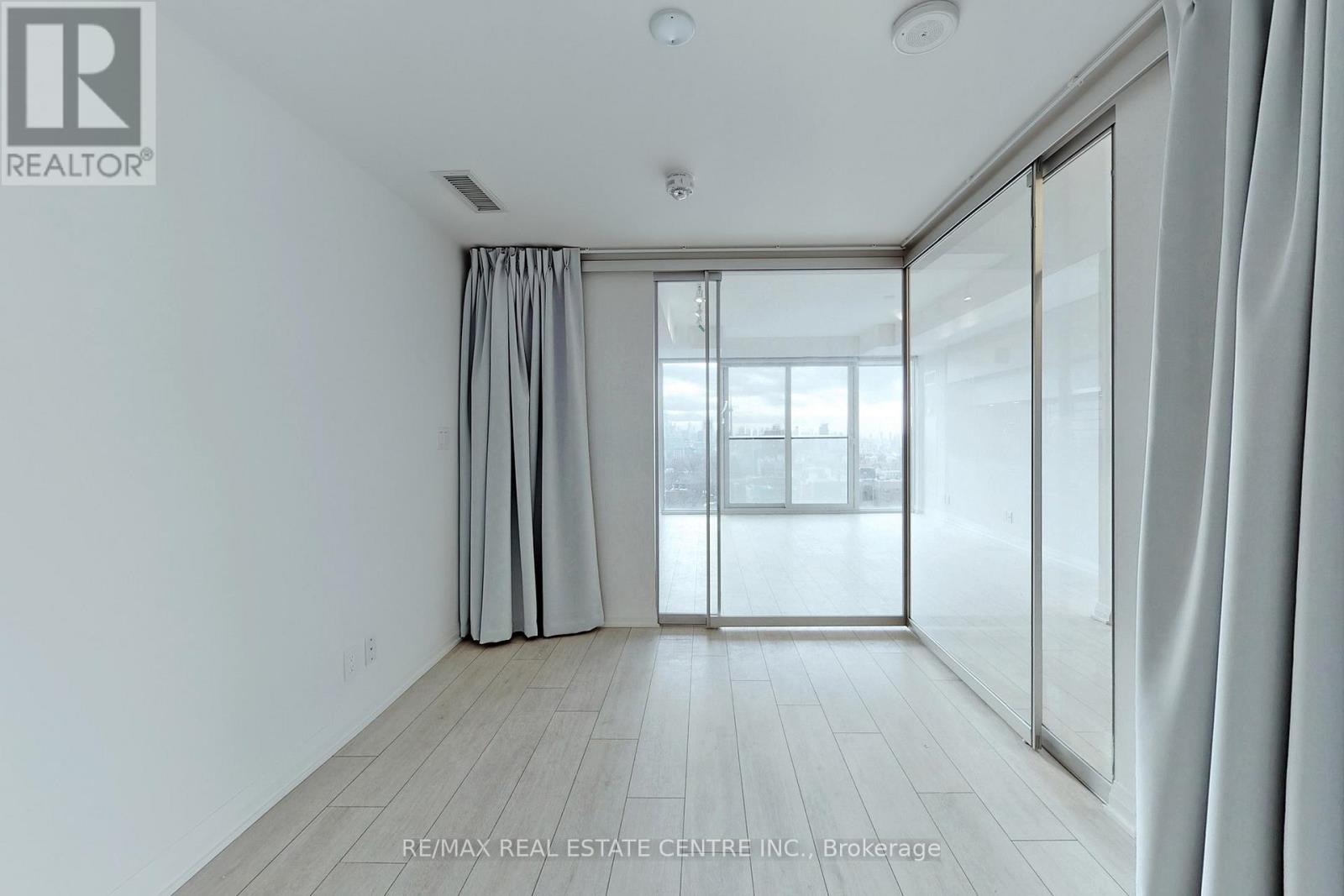 1401 - 99 Foxbar Road, Toronto, Ontario  M4V 0B2 - Photo 17 - C12723758