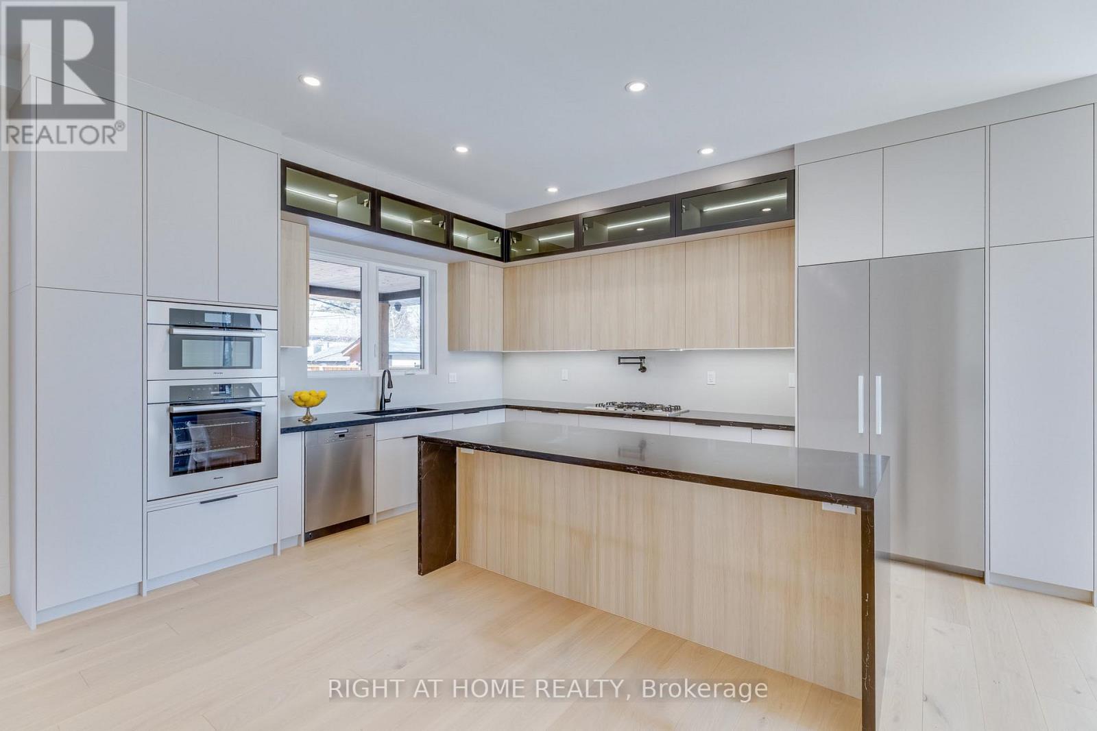 61 Floresta Court, Hamilton, Ontario  L9G 1R6 - Photo 13 - X12846750