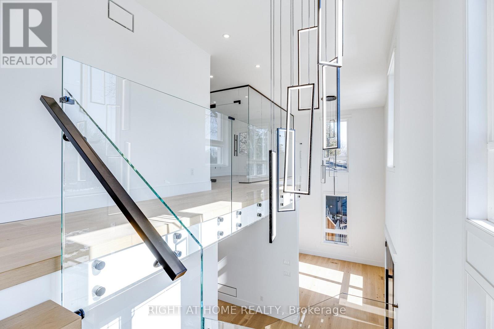 61 Floresta Court, Hamilton, Ontario  L9G 1R6 - Photo 19 - X12846750