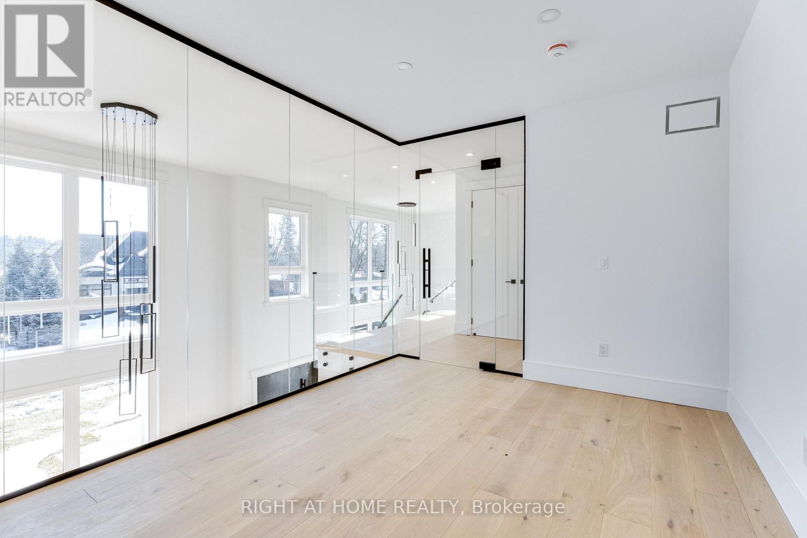 61 Floresta Court, Hamilton, Ontario  L9G 1R6 - Photo 27 - X12846750