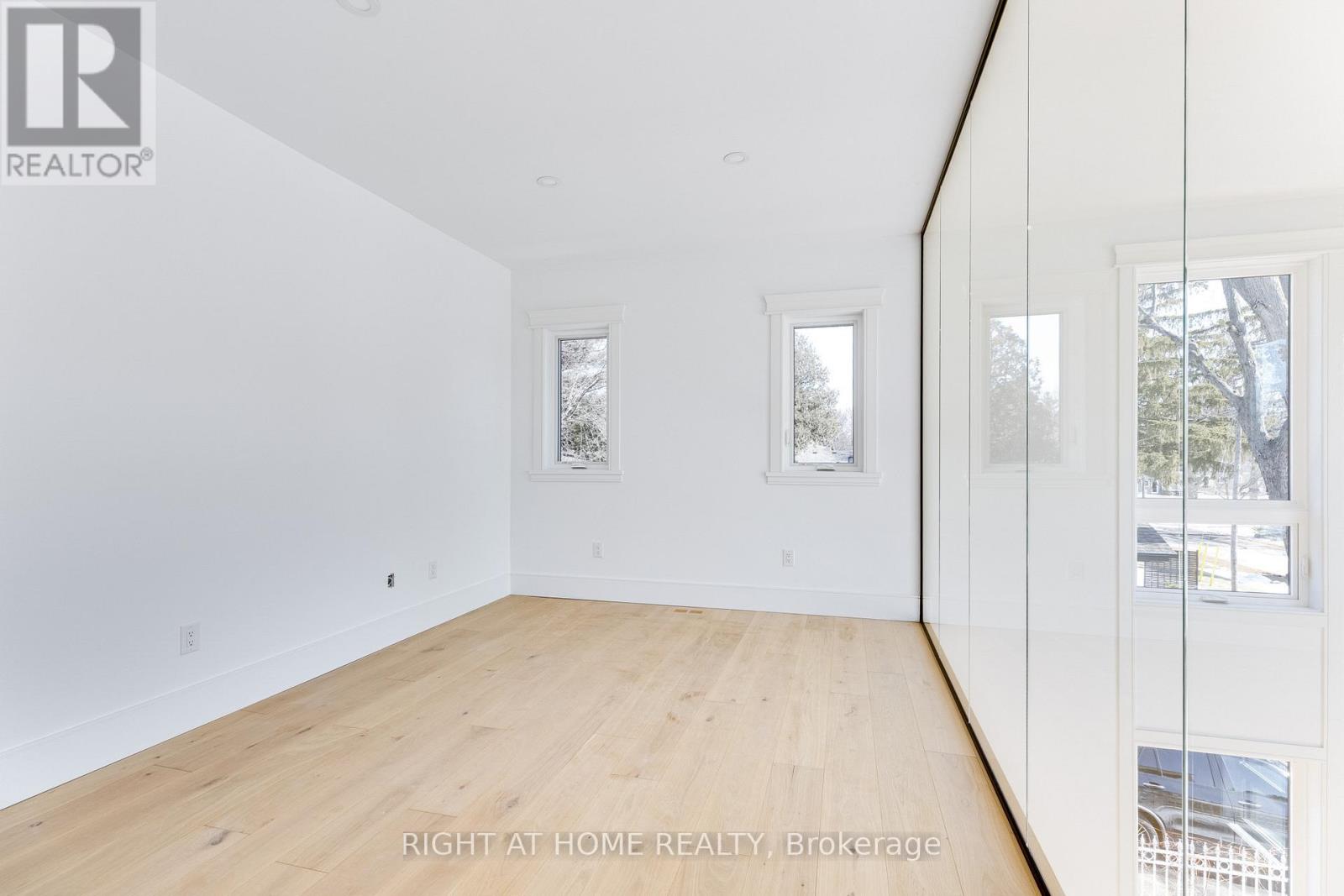 61 Floresta Court, Hamilton, Ontario  L9G 1R6 - Photo 29 - X12846750