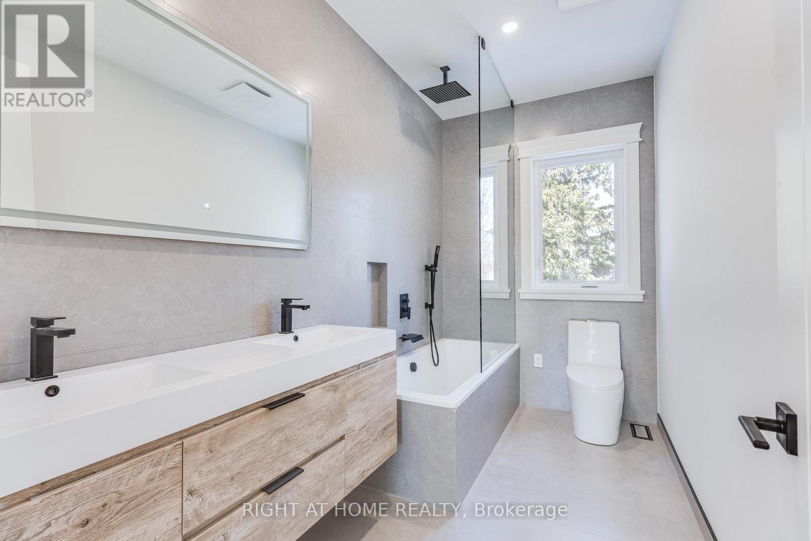 61 Floresta Court, Hamilton, Ontario  L9G 1R6 - Photo 34 - X12846750