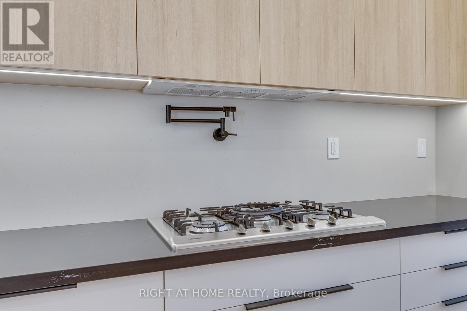 61 Floresta Court, Hamilton, Ontario  L9G 1R6 - Photo 14 - X12846750