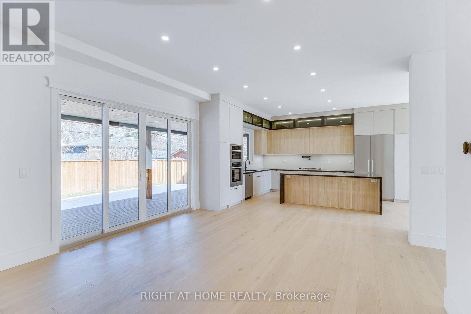 61 Floresta Court, Hamilton, Ontario  L9G 1R6 - Photo 18 - X12846750