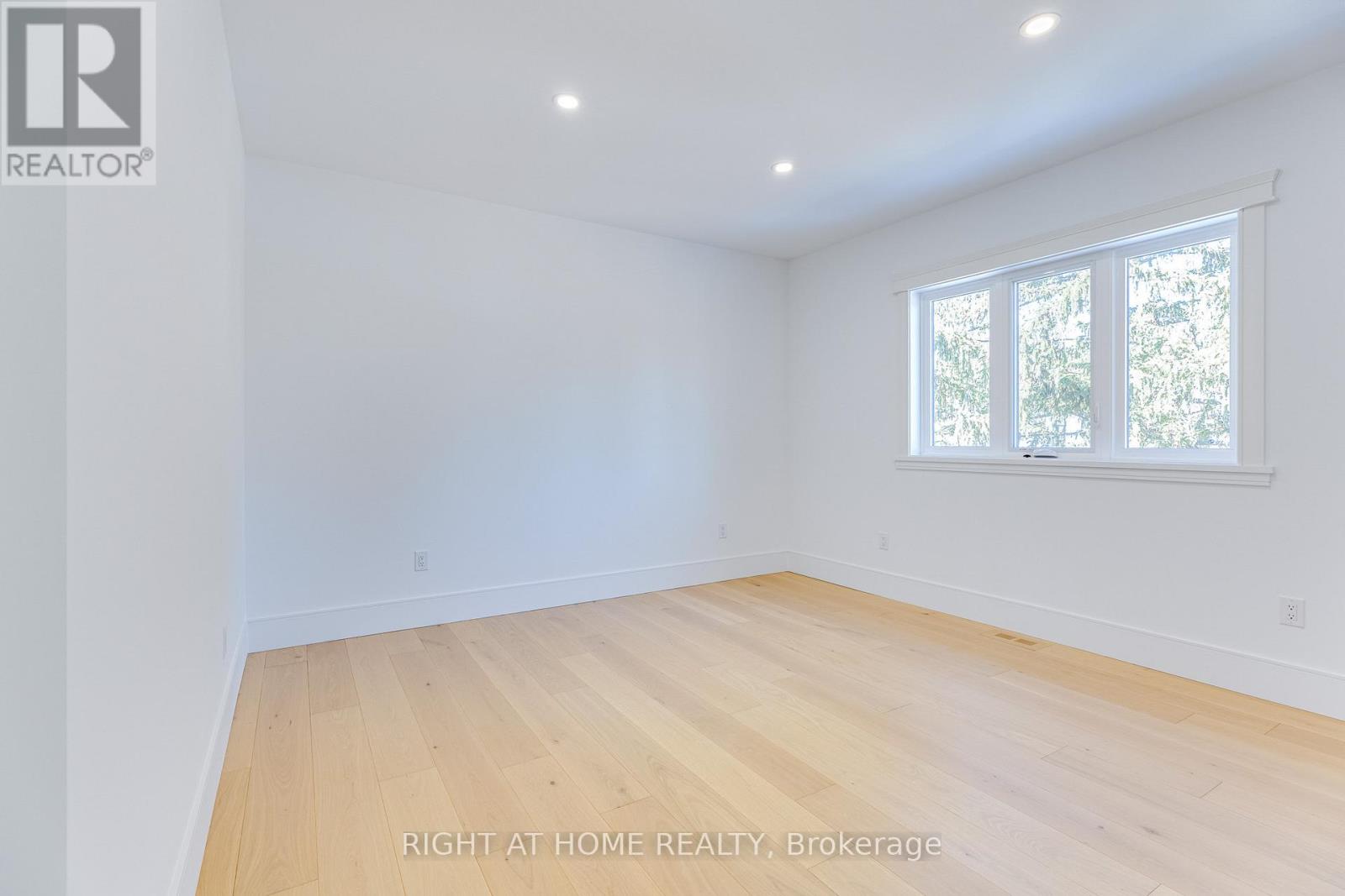 61 Floresta Court, Hamilton, Ontario  L9G 1R6 - Photo 32 - X12846750