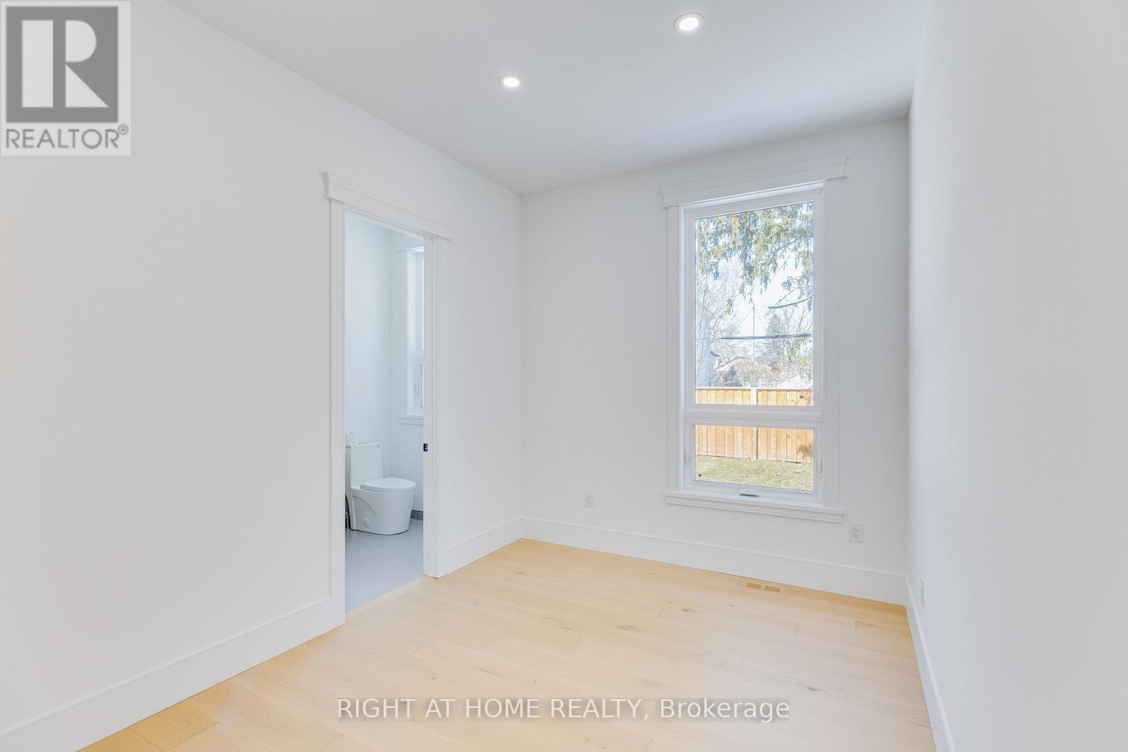 61 Floresta Court, Hamilton, Ontario  L9G 1R6 - Photo 38 - X12846750