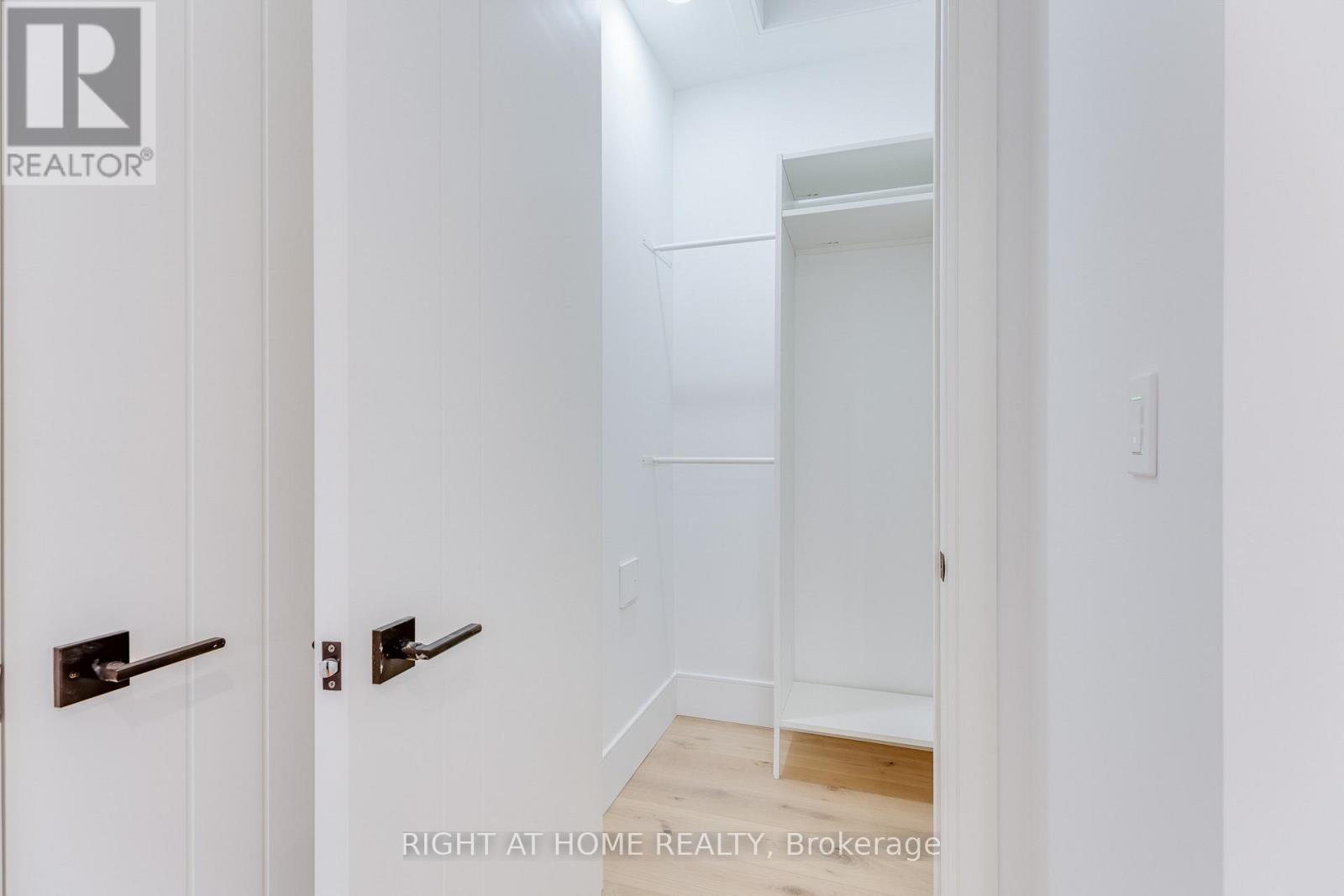 61 Floresta Court, Hamilton, Ontario  L9G 1R6 - Photo 33 - X12846750