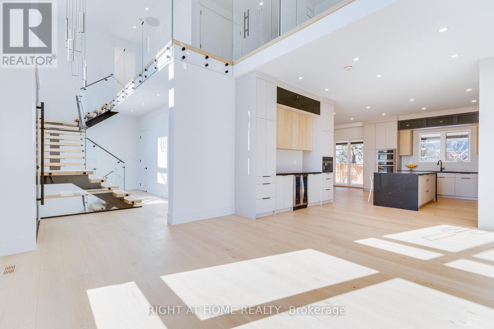 61 Floresta Court, Hamilton, Ontario  L9G 1R6 - Photo 7 - X12846750