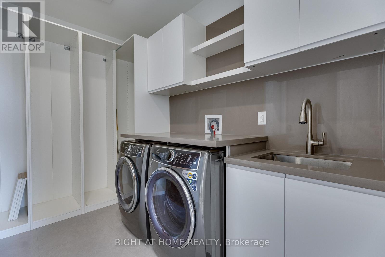 61 Floresta Court, Hamilton, Ontario  L9G 1R6 - Photo 40 - X12846750