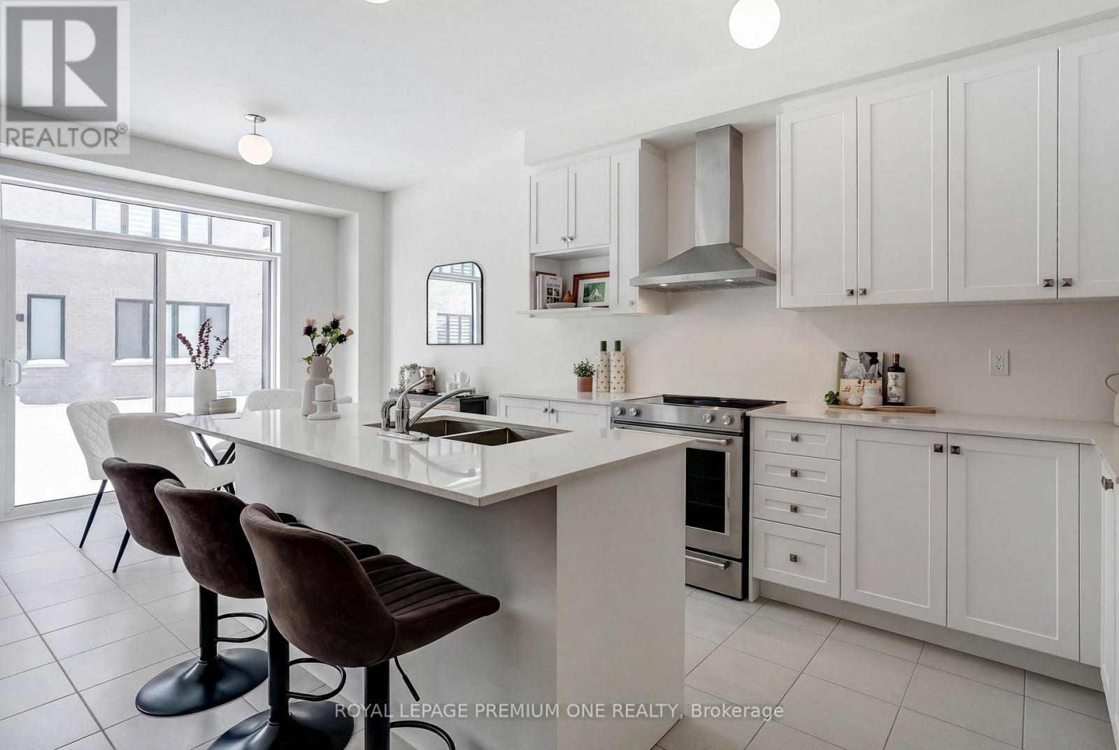 445 Kennedy Circle, Milton (Cb Cobban), Ontario  L9T 7E7 - Photo 13 - W12852146