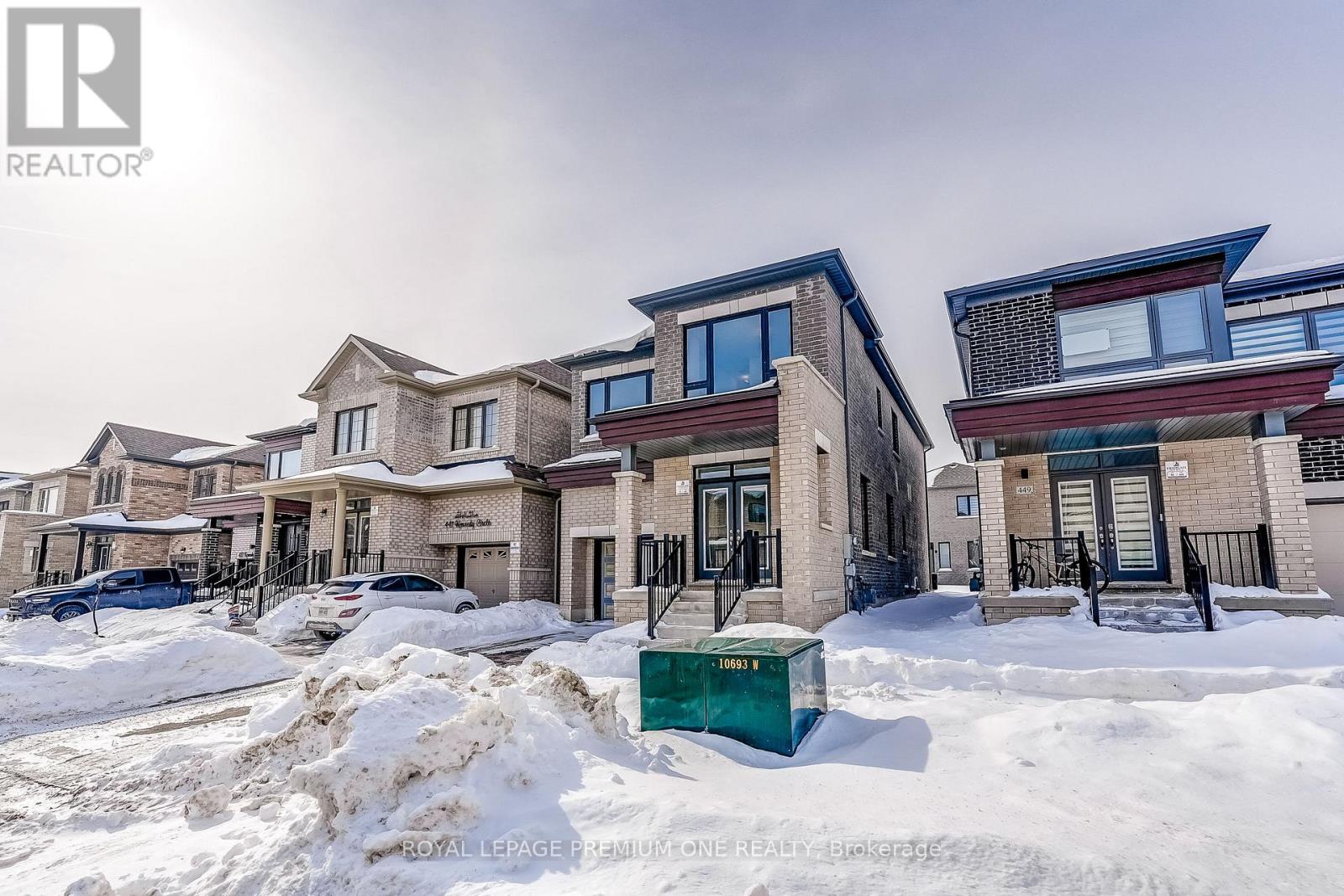 445 Kennedy Circle, Milton (Cb Cobban), Ontario  L9T 7E7 - Photo 4 - W12852146