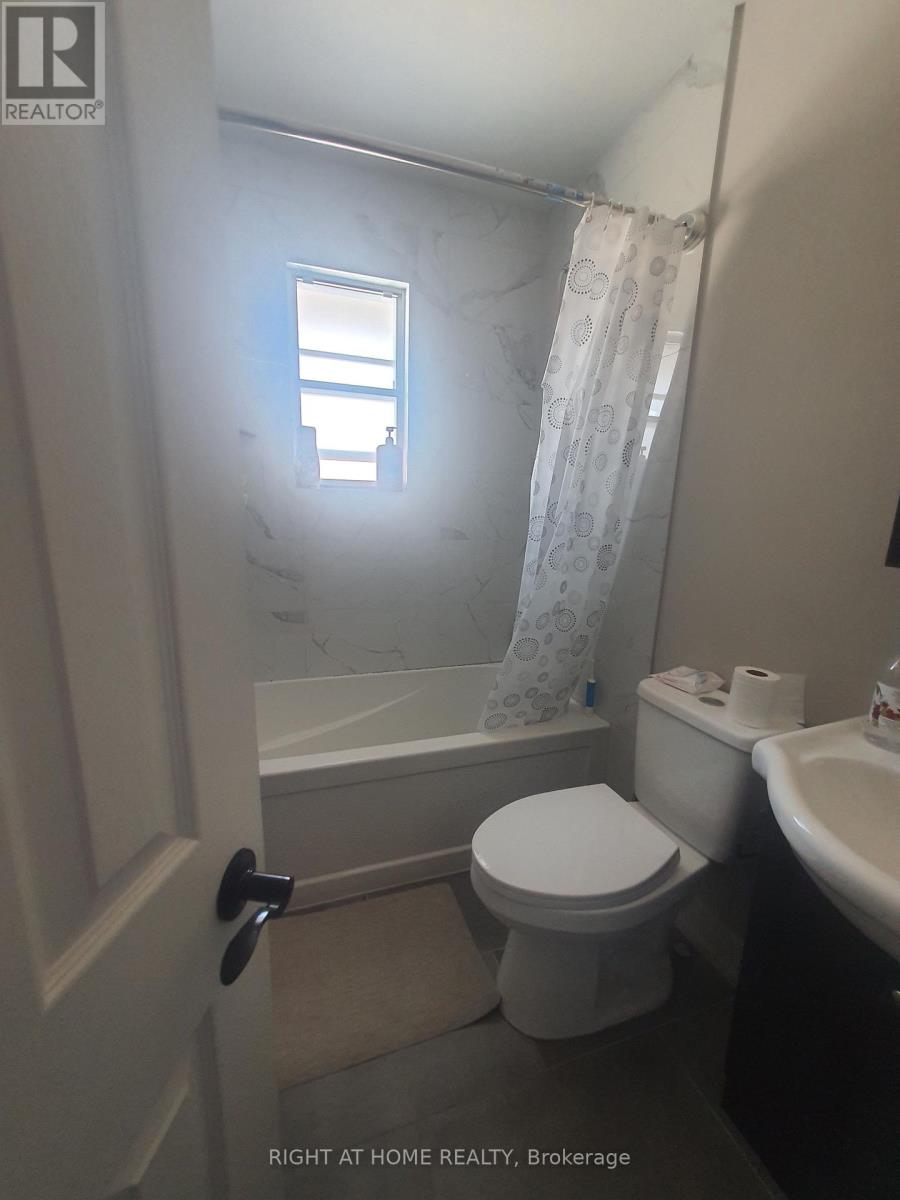 3 - 165 Berry Road, Toronto (Stonegate-Queensway), Ontario  M8Y 1W4 - Photo 11 - W12852162