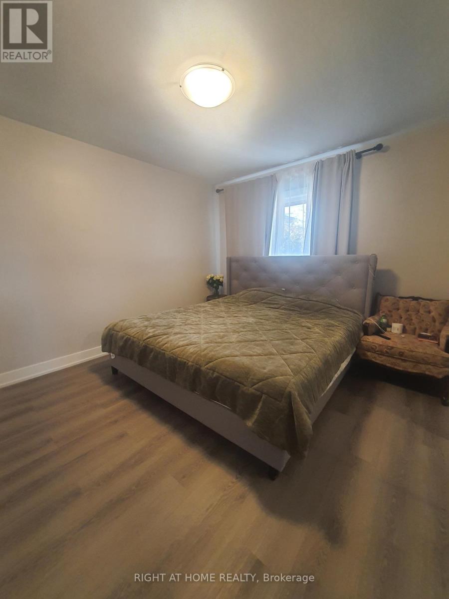 3 - 165 Berry Road, Toronto (Stonegate-Queensway), Ontario  M8Y 1W4 - Photo 5 - W12852162