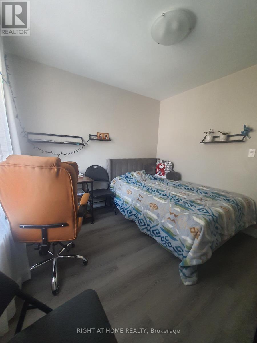 3 - 165 Berry Road, Toronto (Stonegate-Queensway), Ontario  M8Y 1W4 - Photo 6 - W12852162