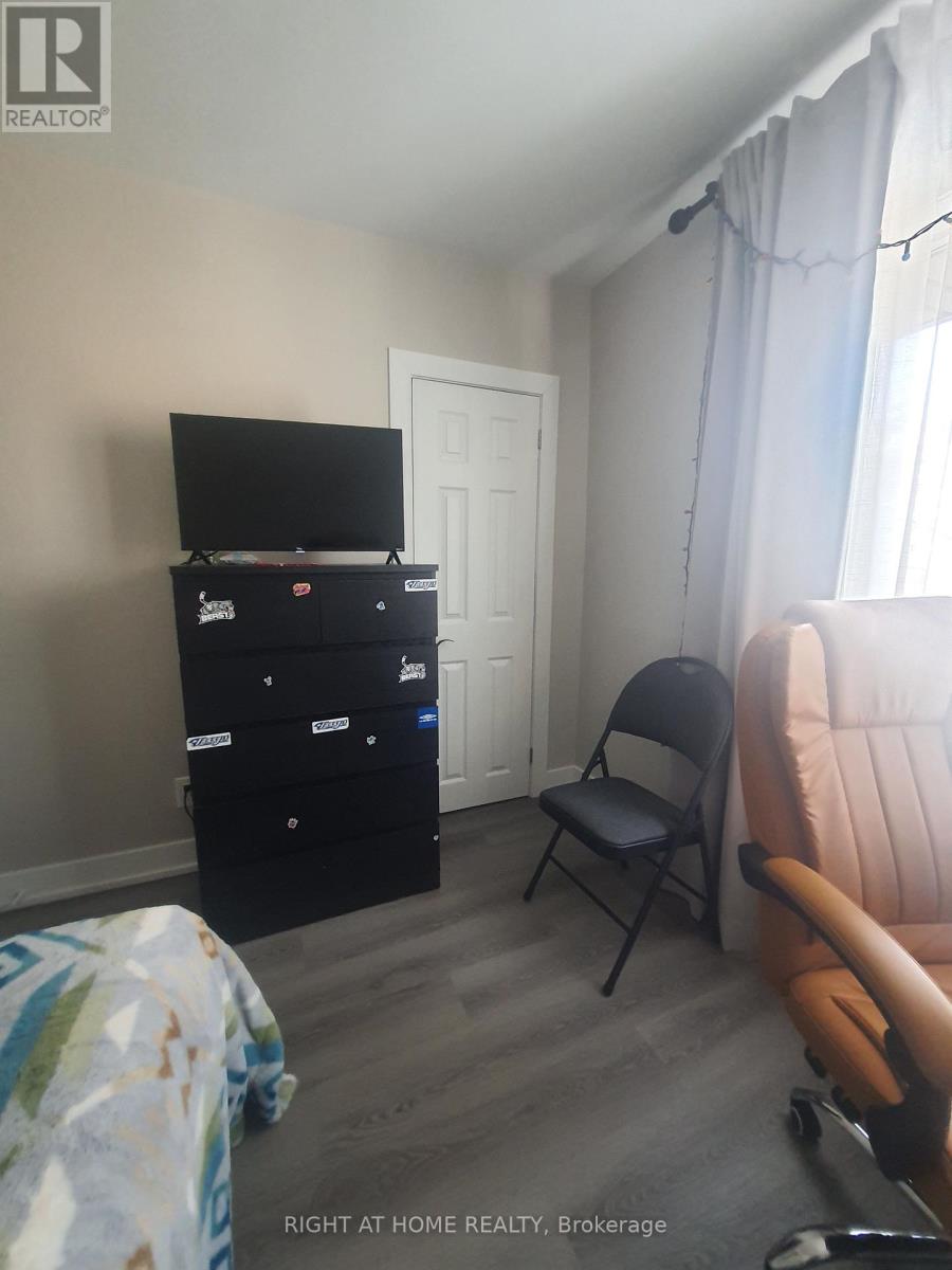 3 - 165 Berry Road, Toronto (Stonegate-Queensway), Ontario  M8Y 1W4 - Photo 7 - W12852162