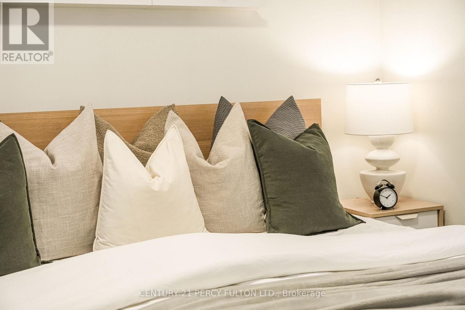 23 Wellesworth Drive, Toronto, Ontario  M9C 4P5 - Photo 11 - W12852186