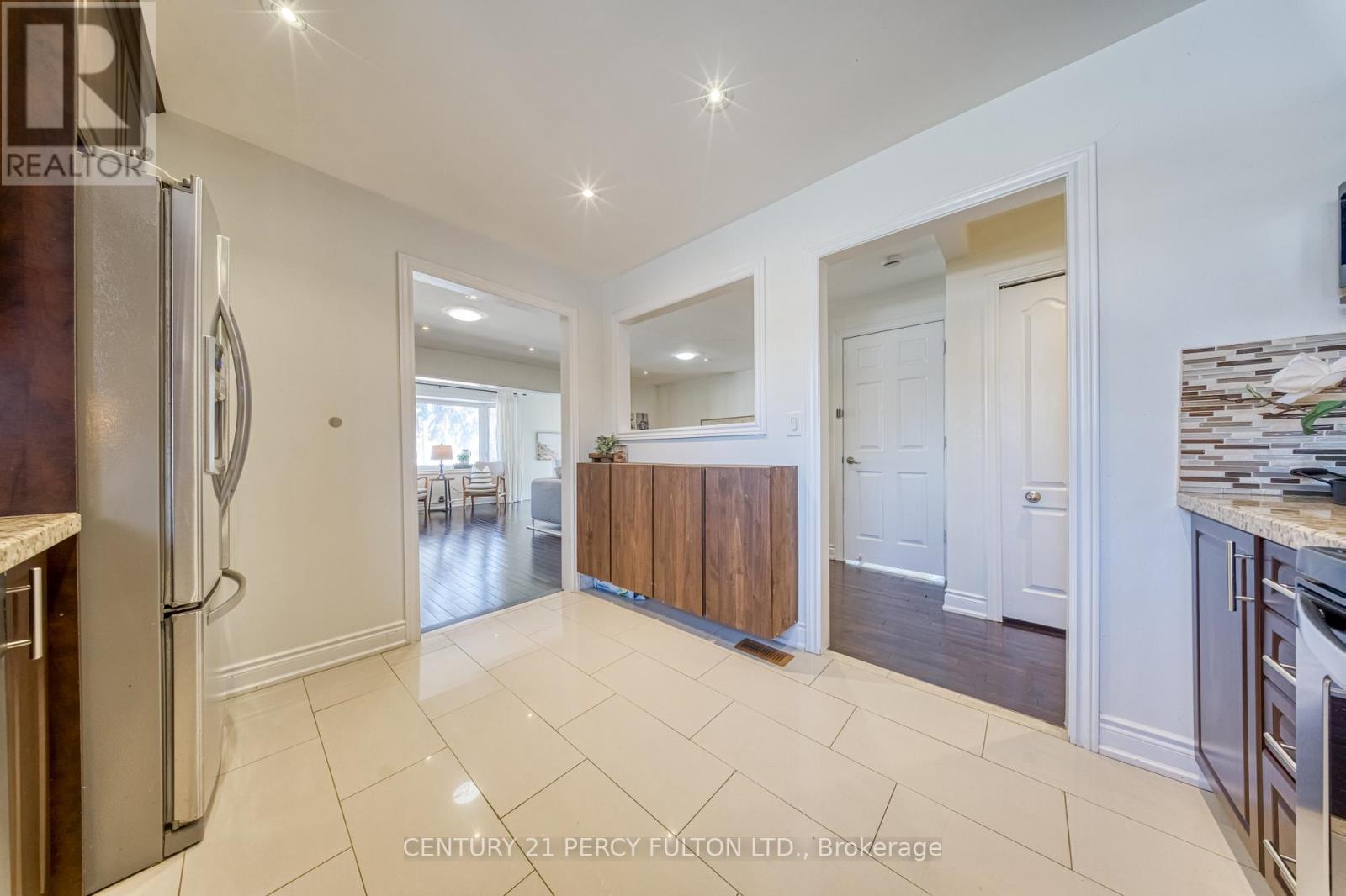 23 Wellesworth Drive, Toronto, Ontario  M9C 4P5 - Photo 9 - W12852186