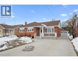 390 DUMFRIES Avenue, Kitchener, Ontario